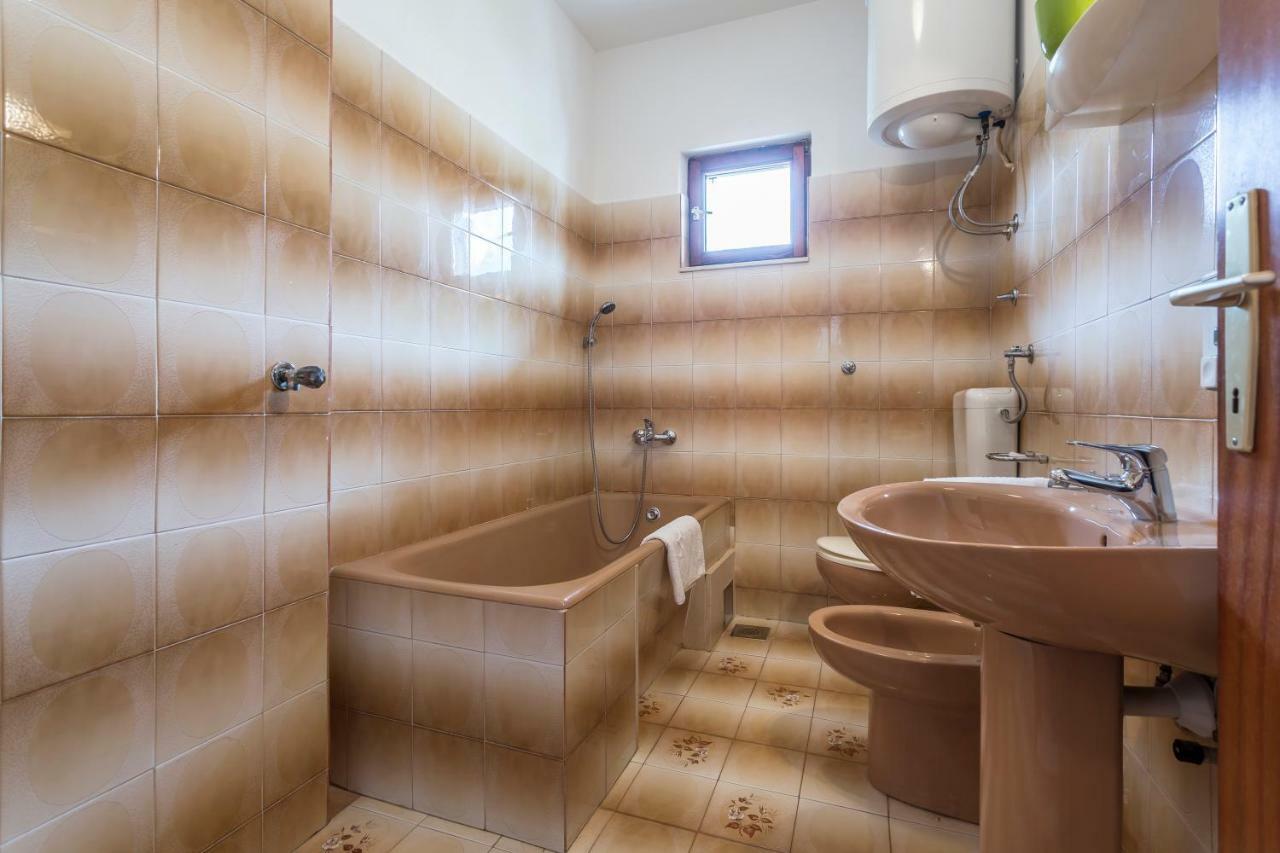 Apartmani Bezma Bol Exteriör bild